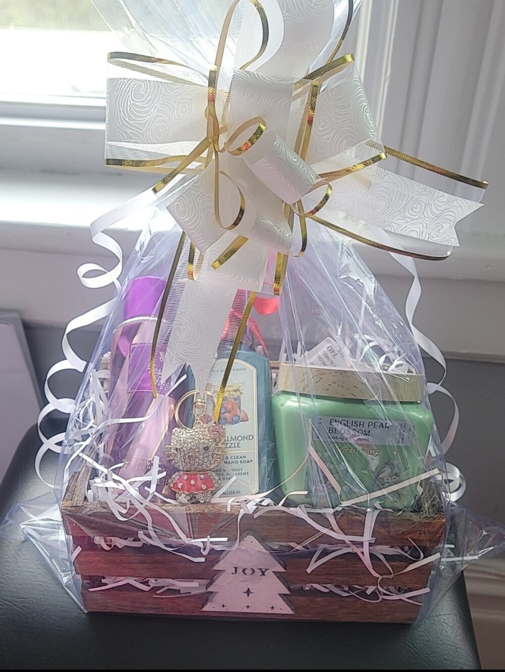 Pretty Victoria's Secret Christmas Gift Basket Wrapped Holiday Spa Gift Set